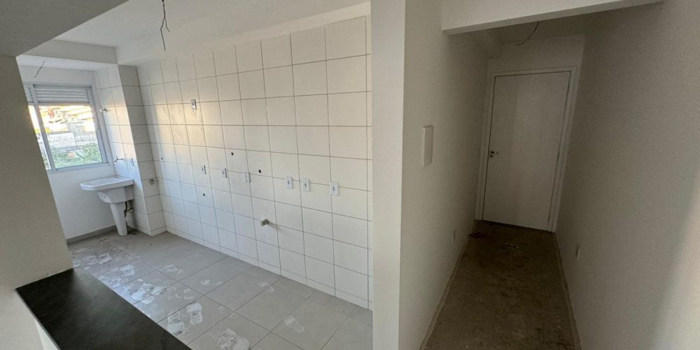 Apartamento pronto com 2 dormitórios na Vila Carmosina Zona Leste com vaga